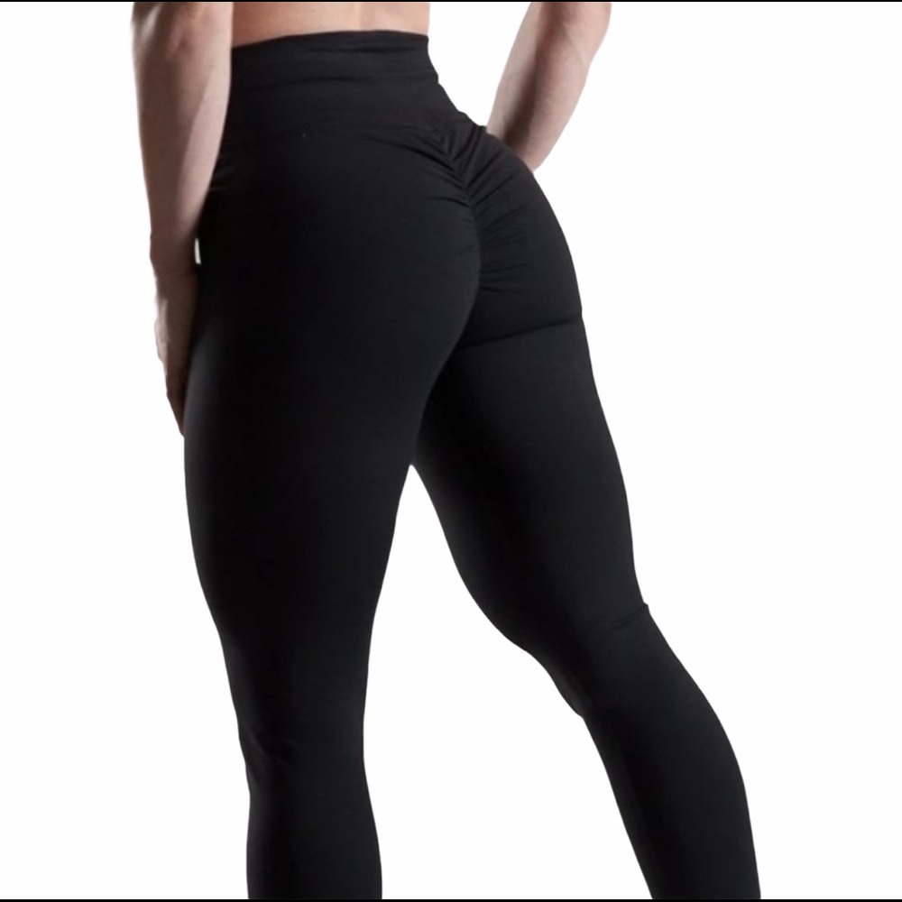 Abs2b Scrunch Butt black leggings. Size small